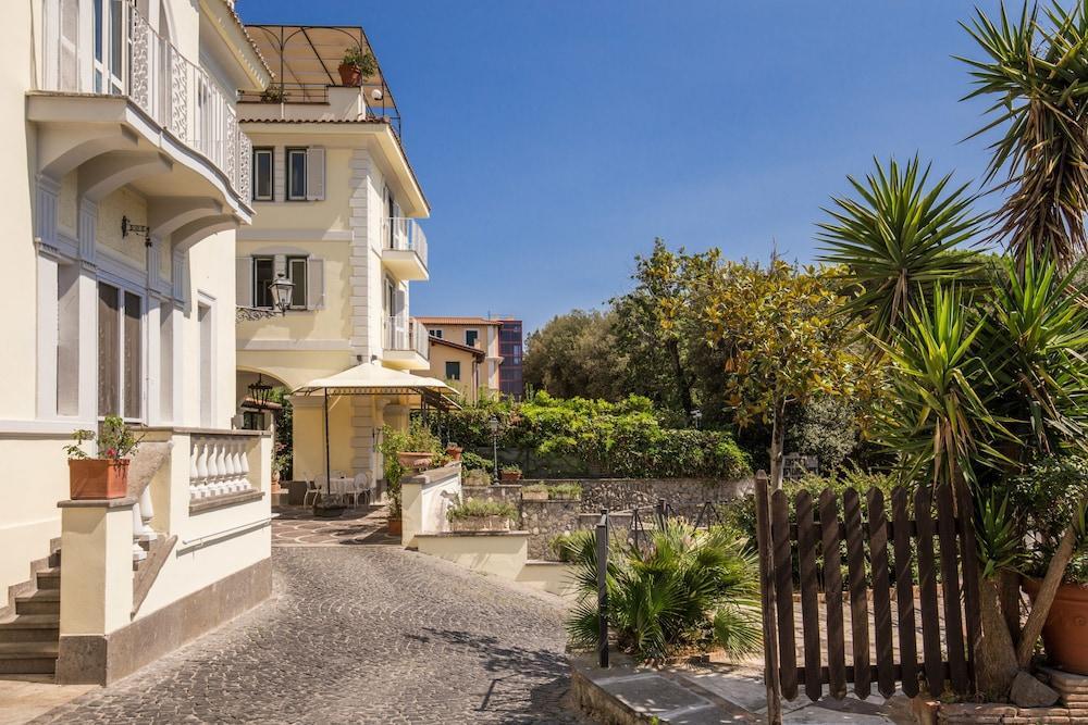 Hotel Castel Vecchio Кастель-Гандольфо Экстерьер фото